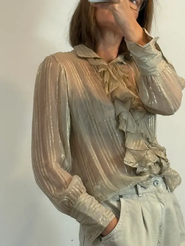 ETRO. Blusa hilos dorados volantes seda