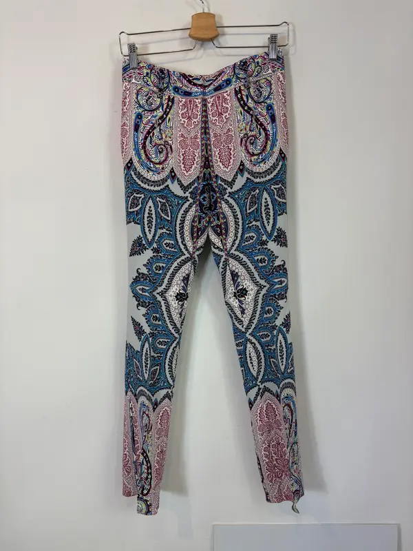 ETRO. Pantalón fluido pinzas estampado. T 36