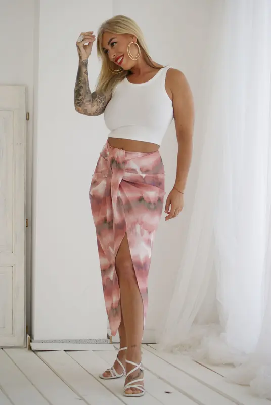 Falda midi nudo