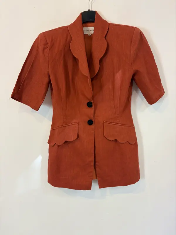 FLORENTINA. Total look lino teja