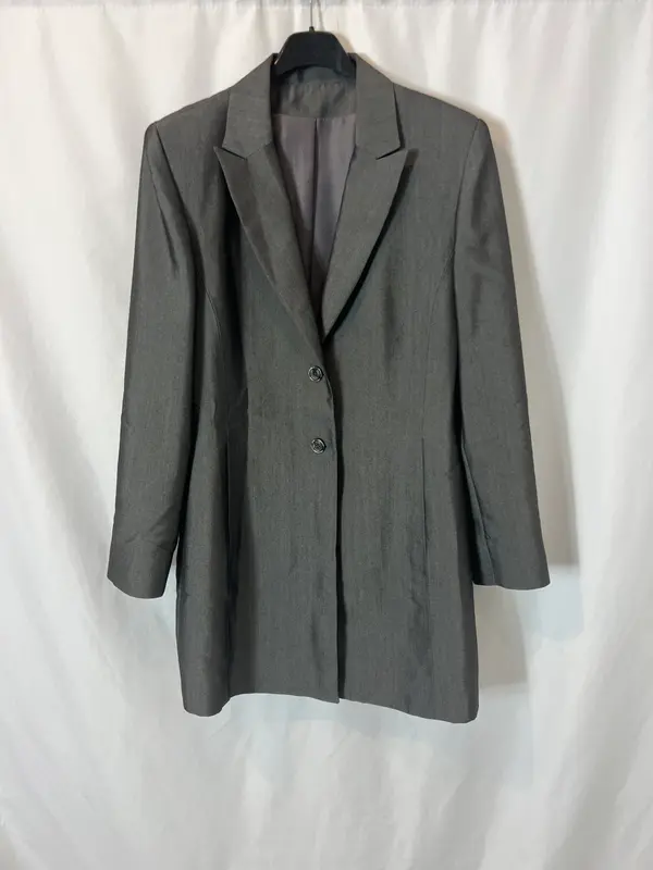 FÓRMULA JOVEN. Chaqueta larga gris textura. T 40( M)