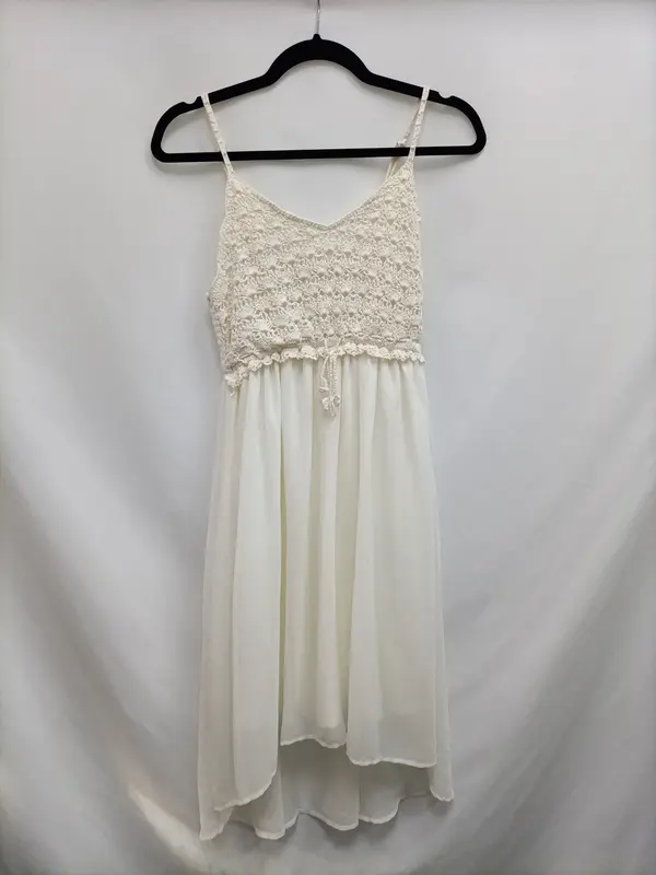 FORMULA JOVEN. Vestido blanco croché T.38 (tara)