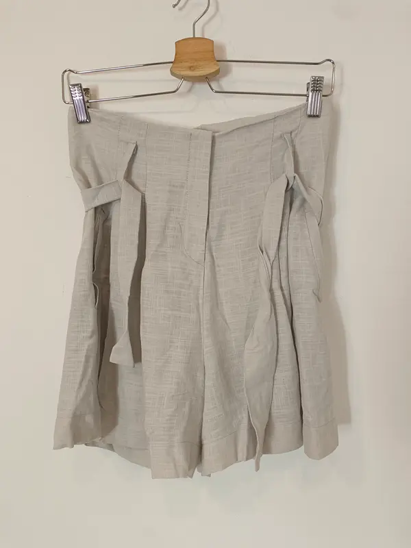 FREDDA. Pantalón cortos gris perla T.s