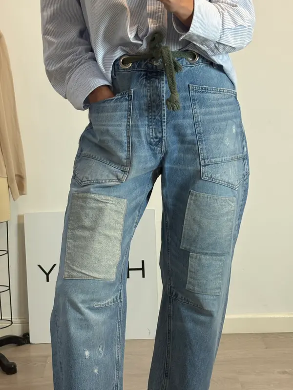 FREE PEOPLE. Denim abotonado parches