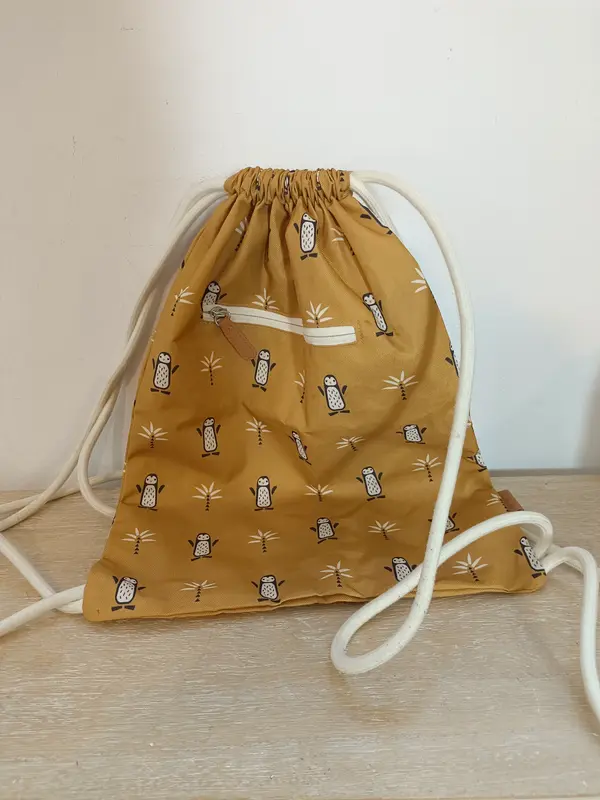 FRESK. Mochila impermeable pingüinos