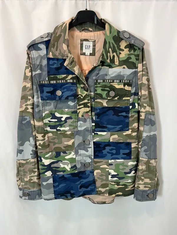 GAP. Chaqueta estampada bolsillos. T M
