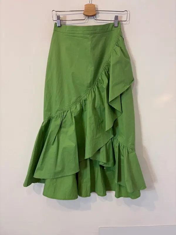 GLAMOROUS Tall. Falda larga asimétrica volante