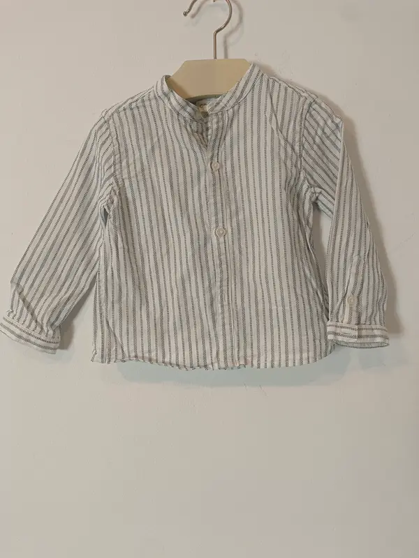 GOCCO. Camisa blanca rayas bordada T.12-18 meses
