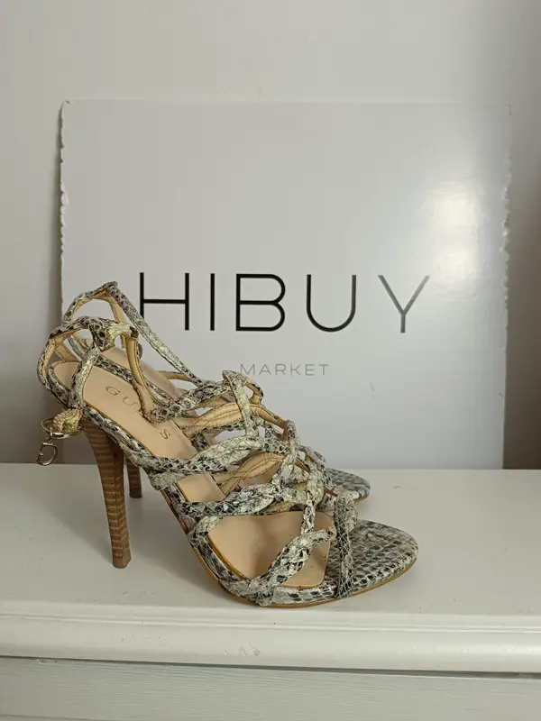 GUESS. Sandalias animal print T.36