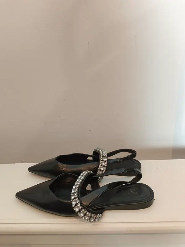 H&M. Bailarina negra pedrería T.38