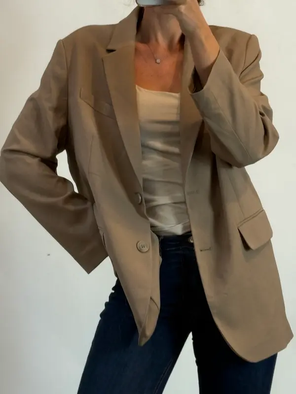 H&M. Blazer beige oscuro