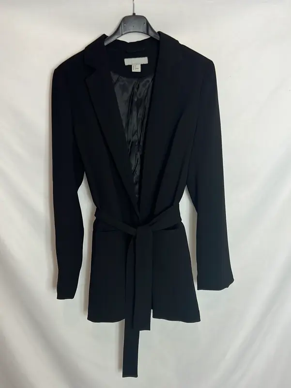 H&M.,blazer fluida larga cinturón . T 38