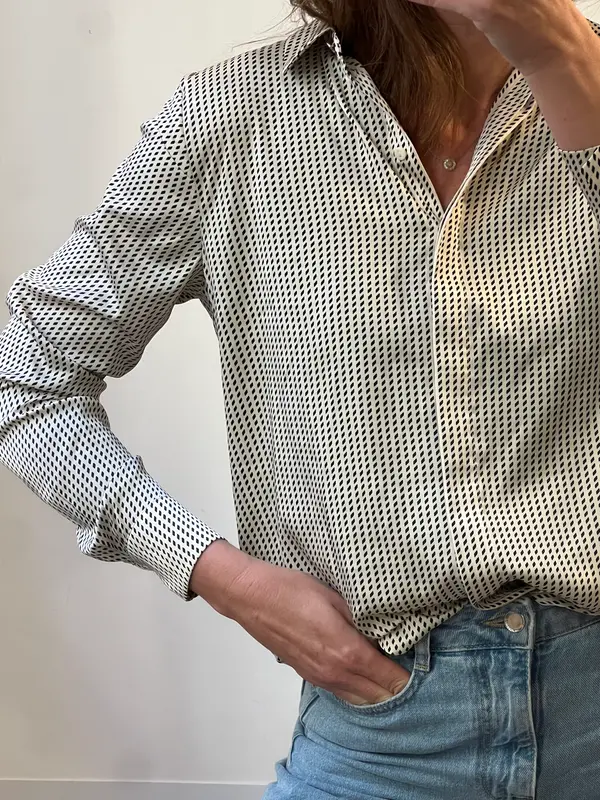 H&M. Blusa satinada beige estampada. T S