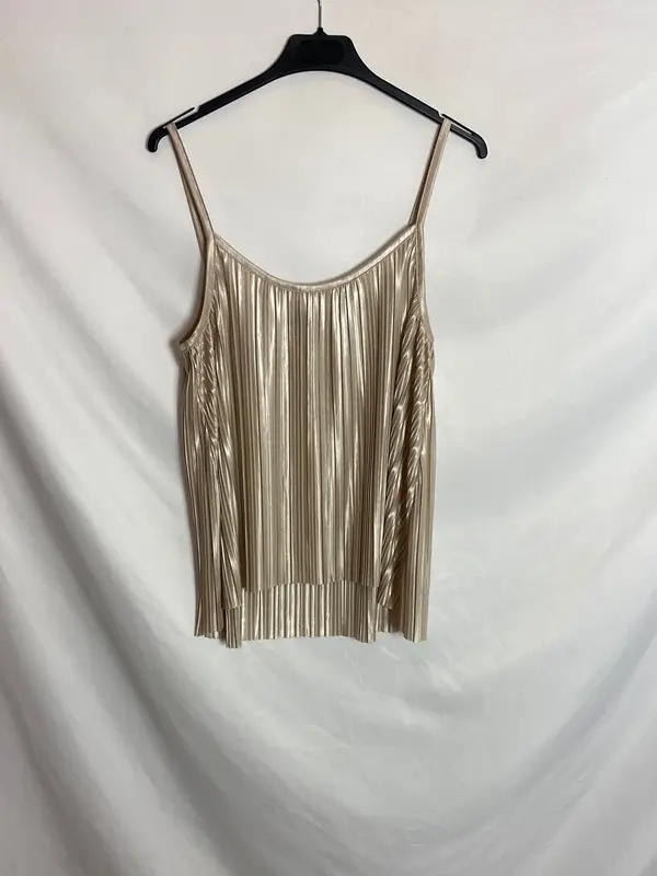 H&M. Camiseta tirantes dorada plisada. T.S