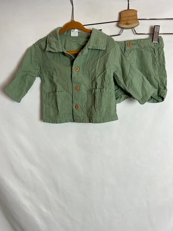 H&M. Conjunto bebé niño textura verde. T 4-6 meses