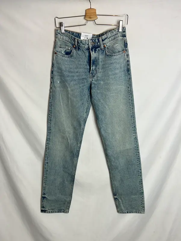 H&M. Denim efecto desgastado apreturas. T 34