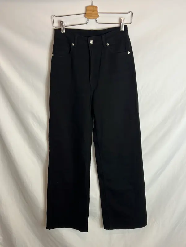 H&M. Denim pata ancha negro. T 36