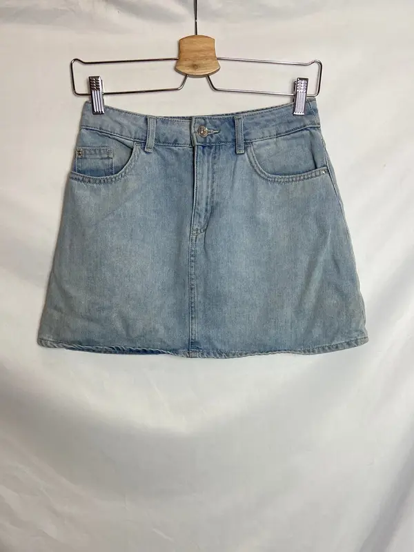 H&M. Falda denim corta T.36