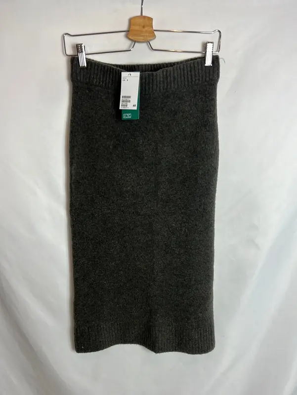 H&M.Falda midi punto verde. T S