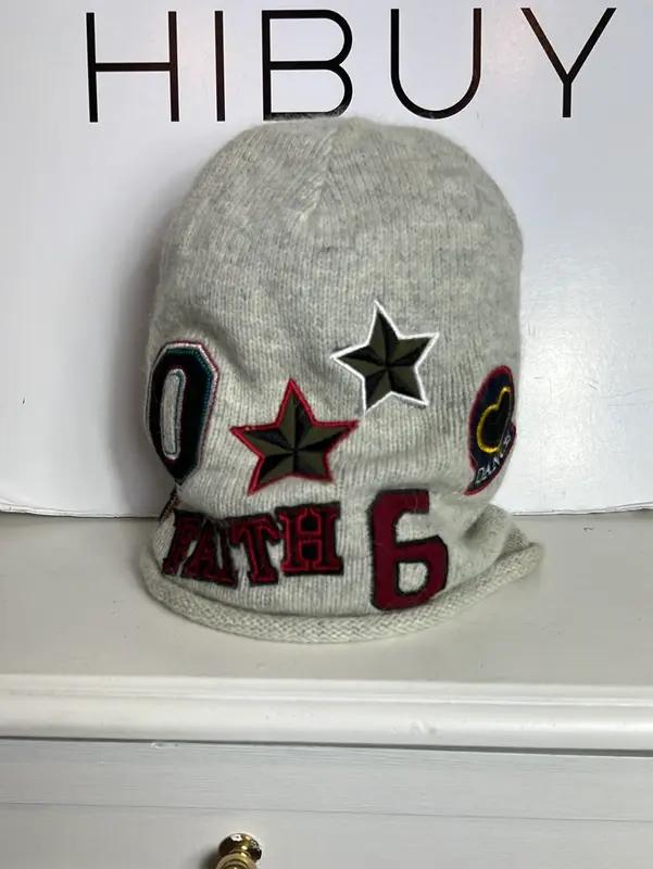 H&M. Gorro gris parches . TU