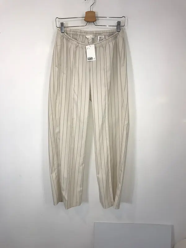 H&M MAMÁ. Pantalón beige fluido rayas