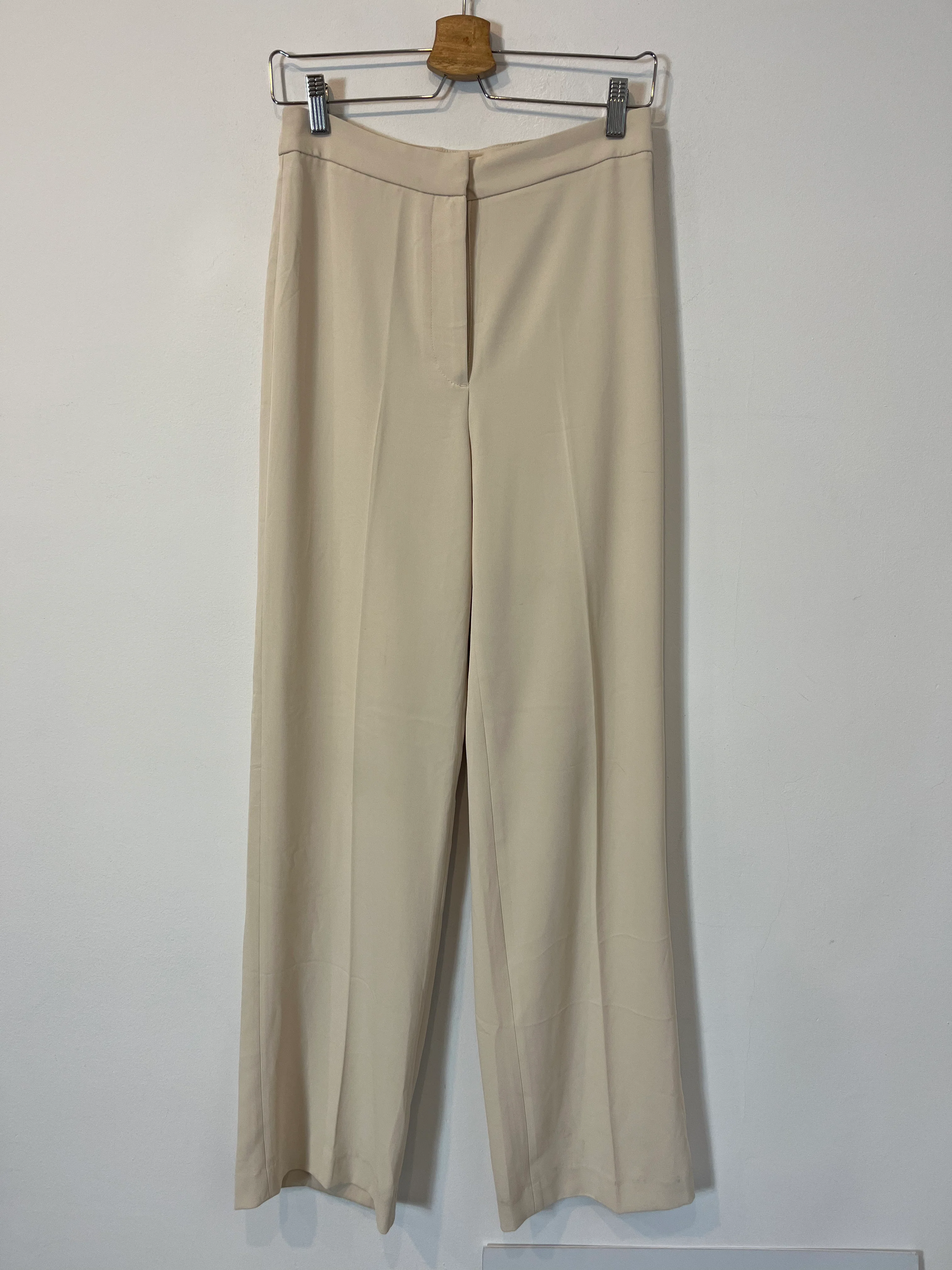 H&M. Pantalón beige fluido  T.36