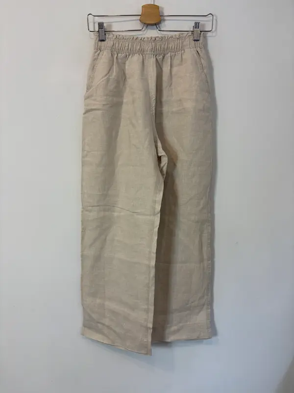 H&M. Pantalón lino color crudo
