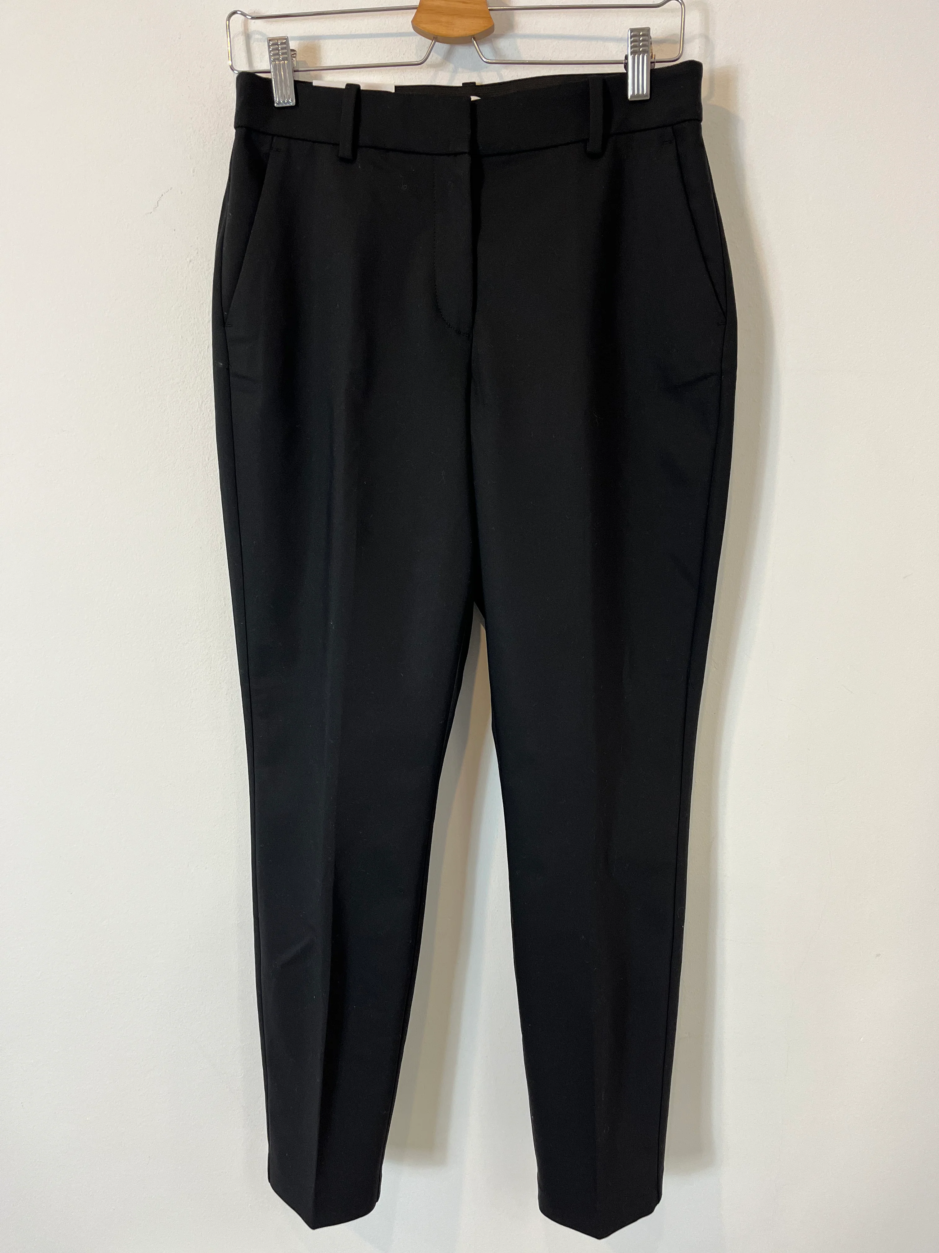 H&M. Pantalón negro pinzas. T 38