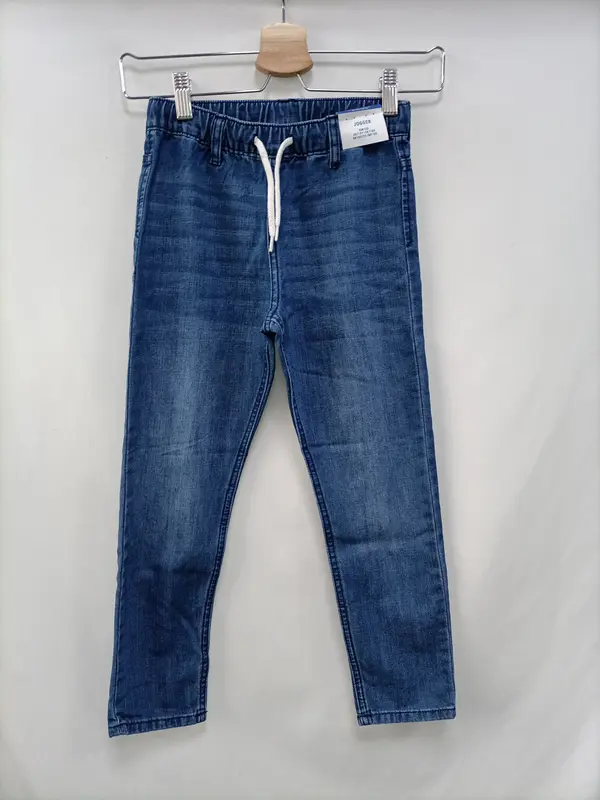 H&M. Pantalón vaquero T.7-8 años
