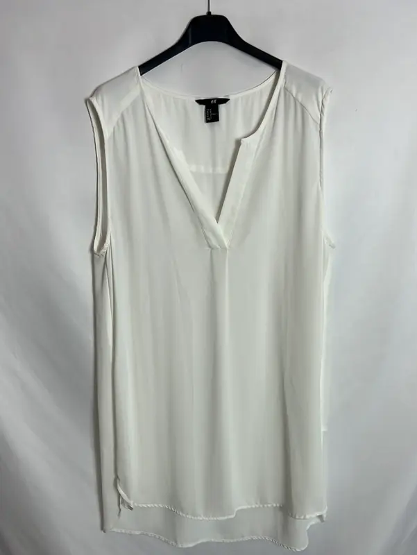 H&M. Top blanco largo fluido. T 46