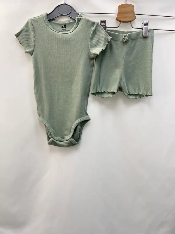 H&M.Total look T.9-12 meses