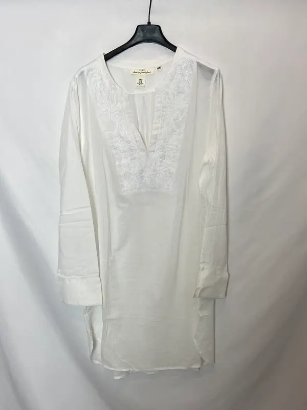 H&M. Vestido corto blanco bordado T. 46