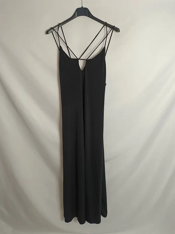 H&M. Vestido largo negro T.S