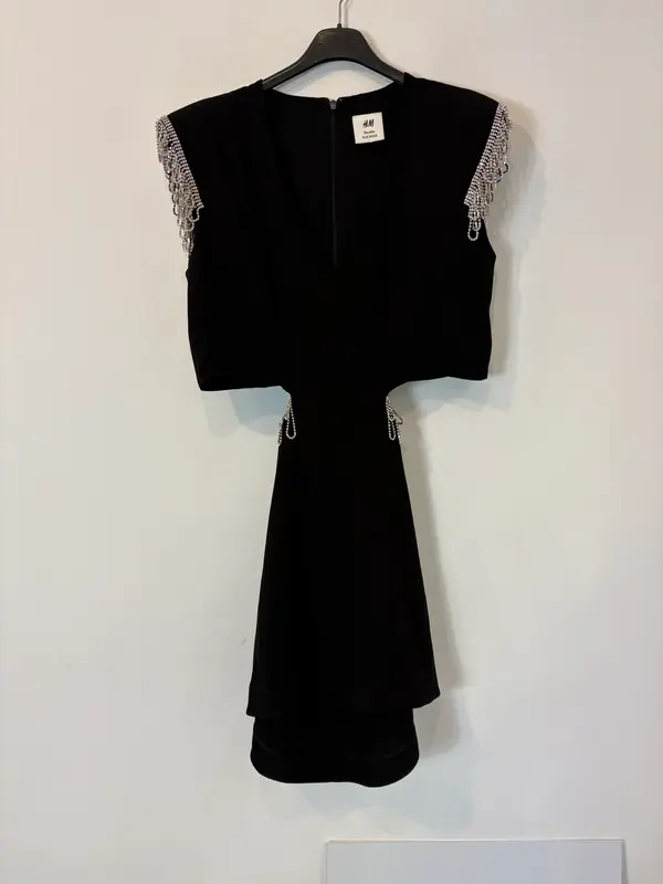 H&M. Vestido negro fiesta aberturas
