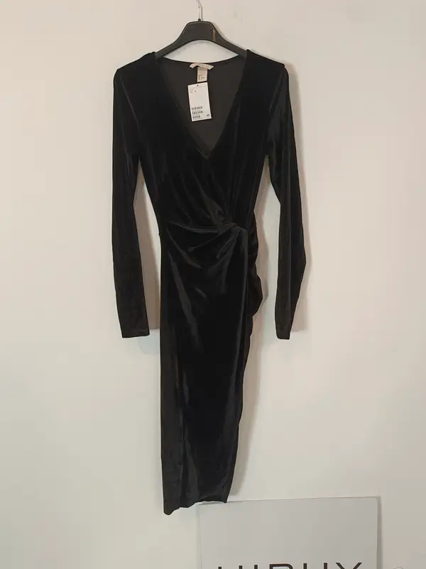 H&M. Vestido negro midi terciopelo T.34