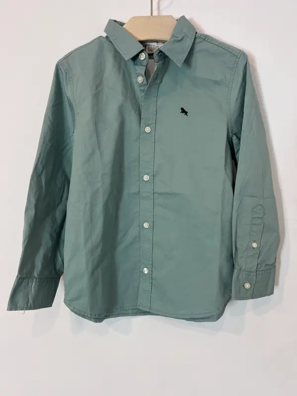 H6M. Camisa verde clásica. T 5-6 años