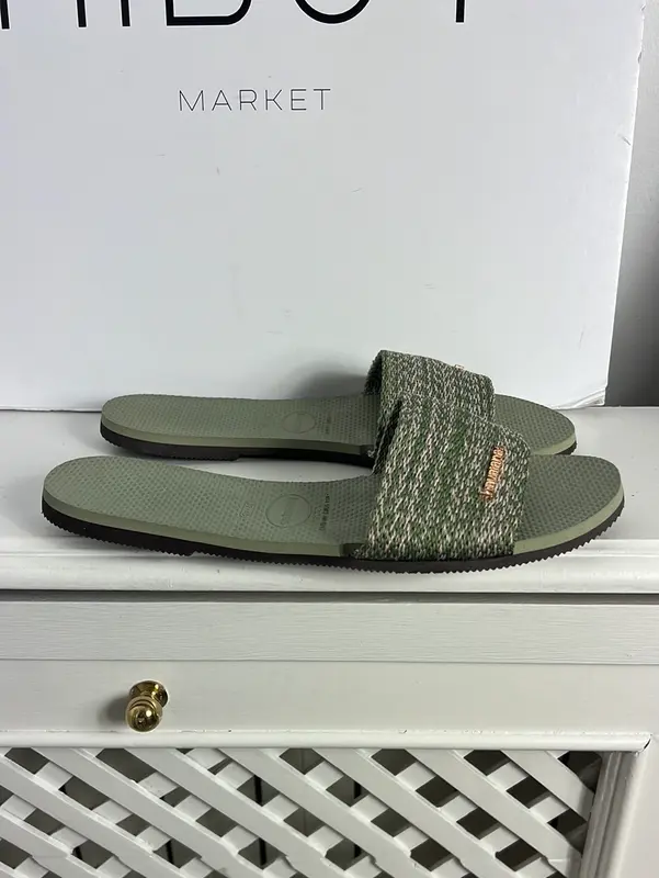 HAVAIANAS. Sandalia plana tira ancha. T 39-40