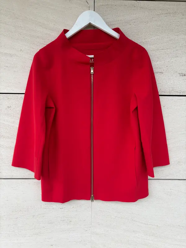 HERNO. Chaqueta roja textura