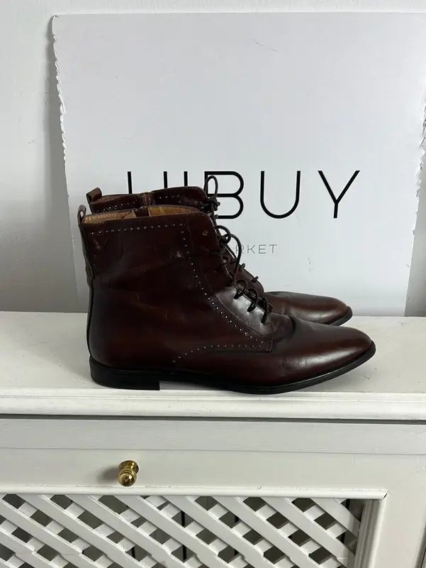 HOBBY. Botines piel marrones cordones. T 38