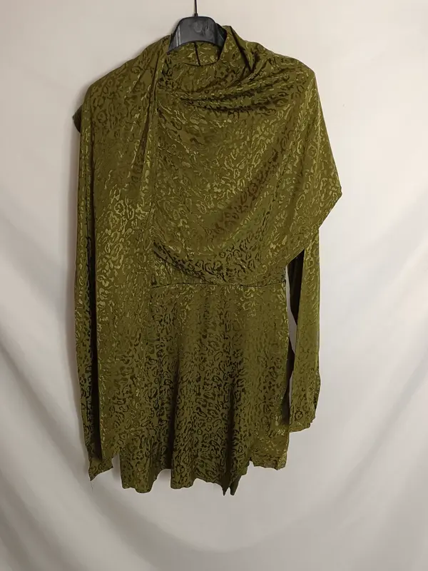 HOUSE OF HARLOW 1960. Vestido verde print T.S