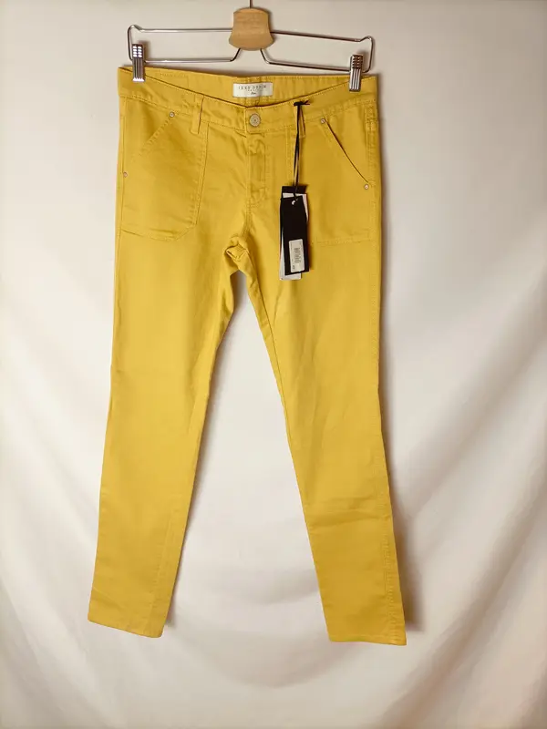 IKKS. Pantalones denim mostaza. T 40