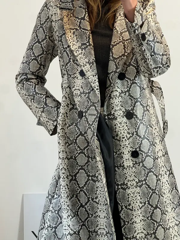 IMAN. Gabardina animal print T.s