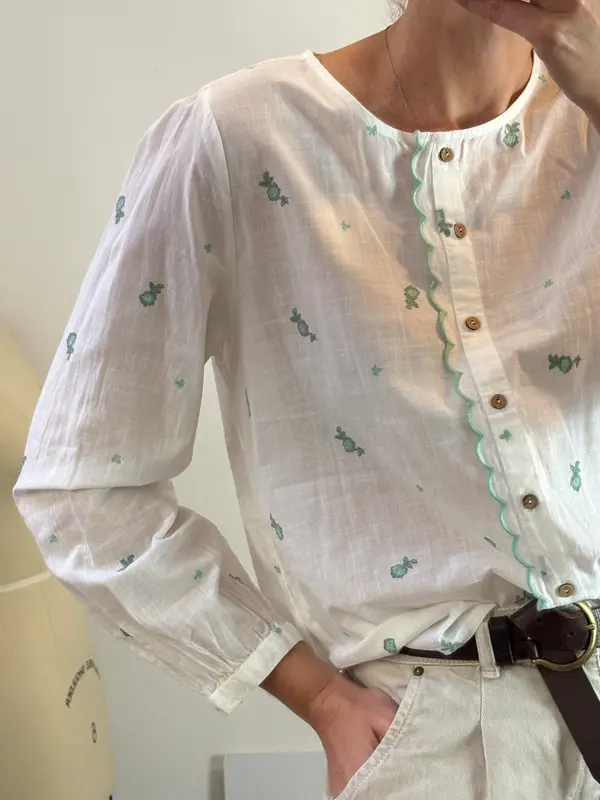 INDI & COLD. Blusa blanca algodón bordados