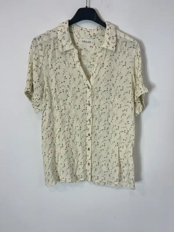 INDI & COLD. Blusa fluida flores. T S