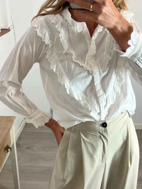 INTROPIA. Blusa blanca volantes troquelados T.38