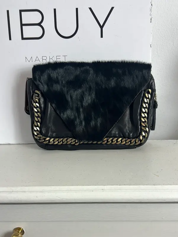 INTROPIA. Bolso de mano piel doble textura