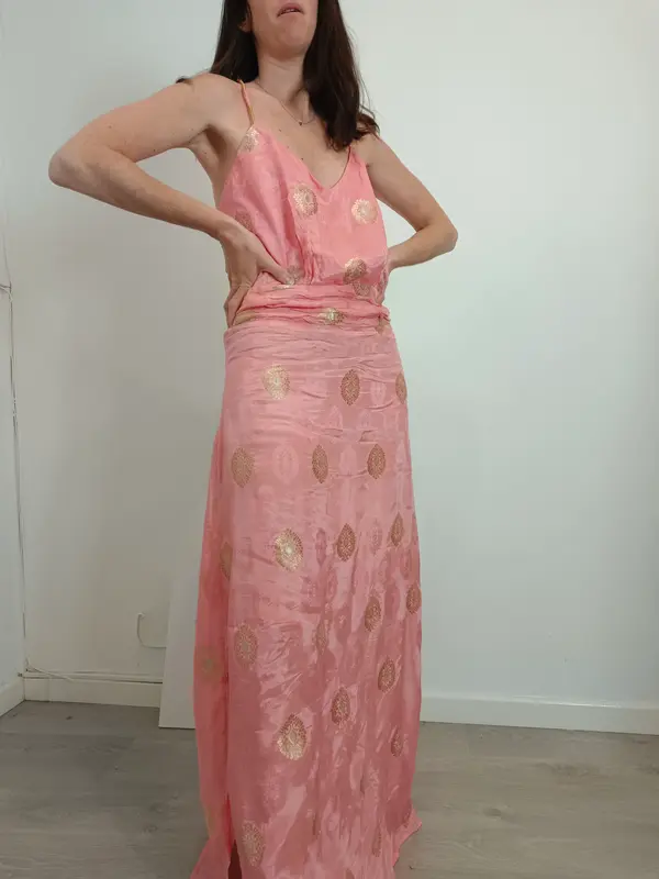 INTROPIA. Vestido largo coral bordado T.m