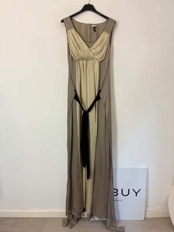INTROPIA. Vestido largo seda romántico