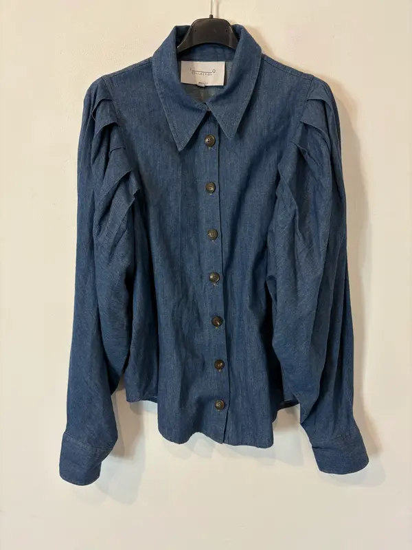 IQ COLLECTION. Camisa denim manga abullonada