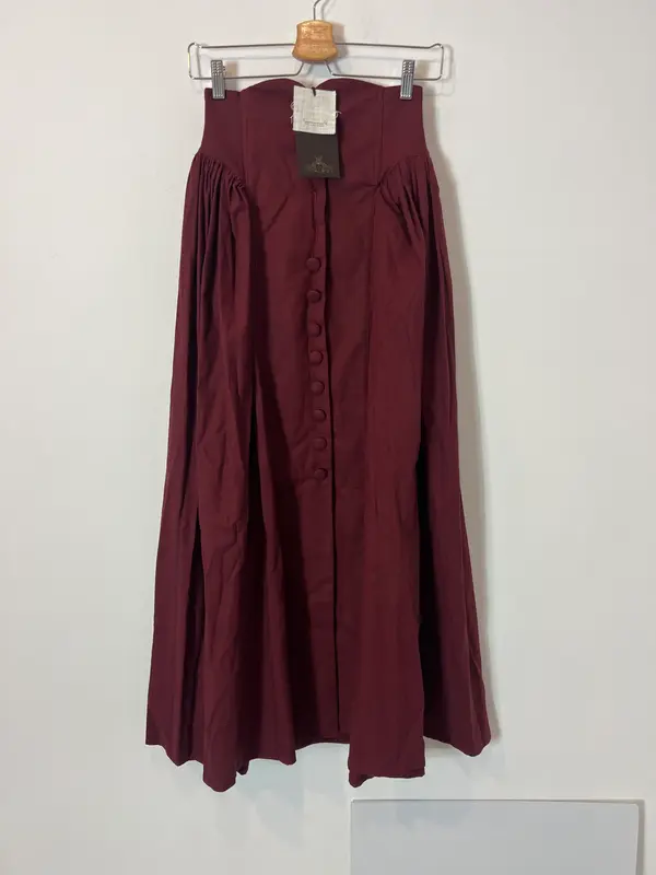 IQ.  COLLECTION. Falda larga burdeos. T M (tara)